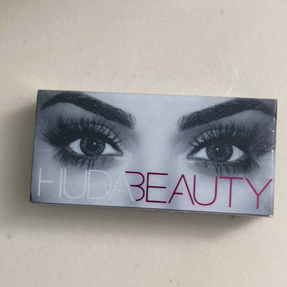 Huda Beauty Lashes in Harmony #17
